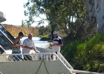 Exploring the Murray River banks